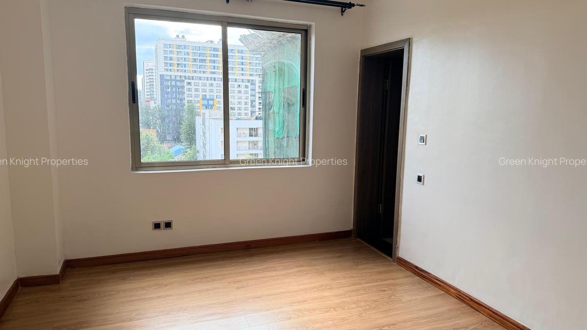 Serviced 2 Bed Apartment with En Suite in Kilimani - 4