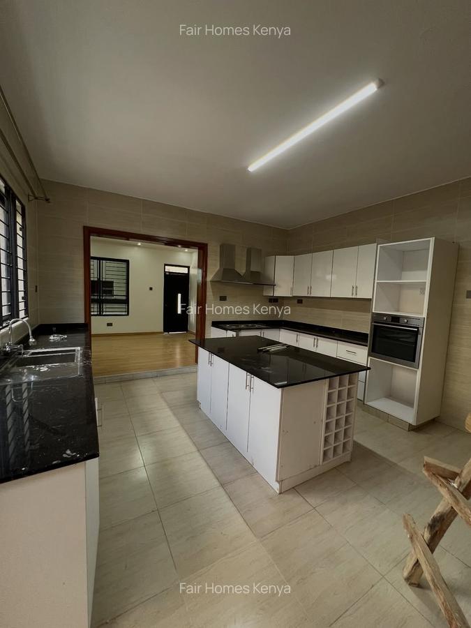 6 Bed Townhouse with En Suite at Manyani East - 19