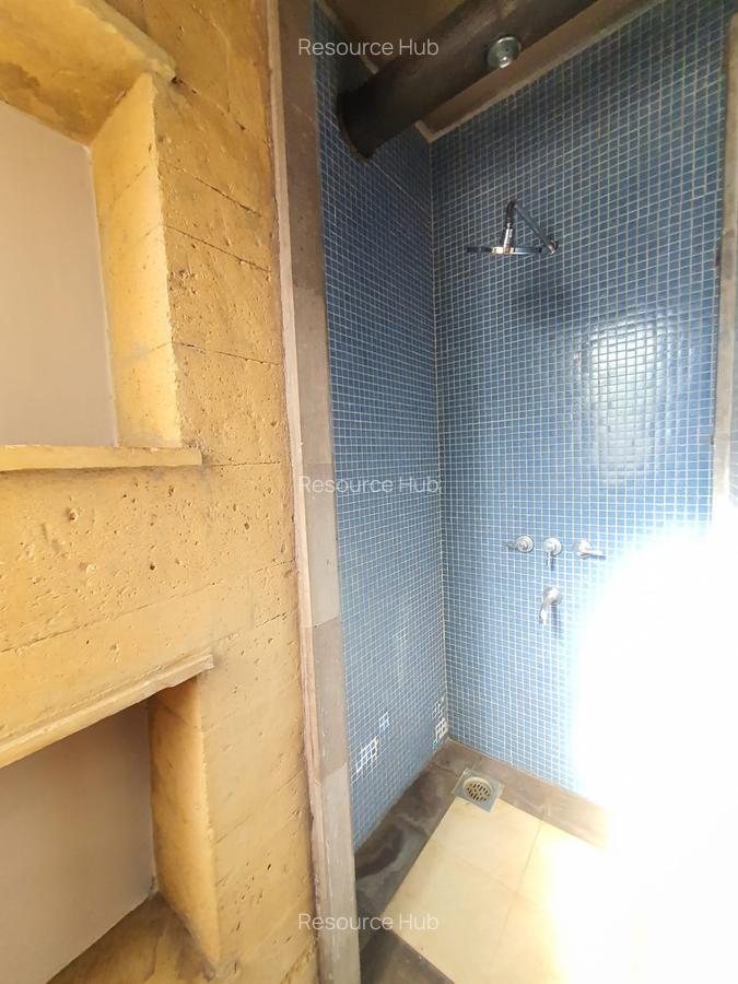 4 Bed House with En Suite at Lake View - 20