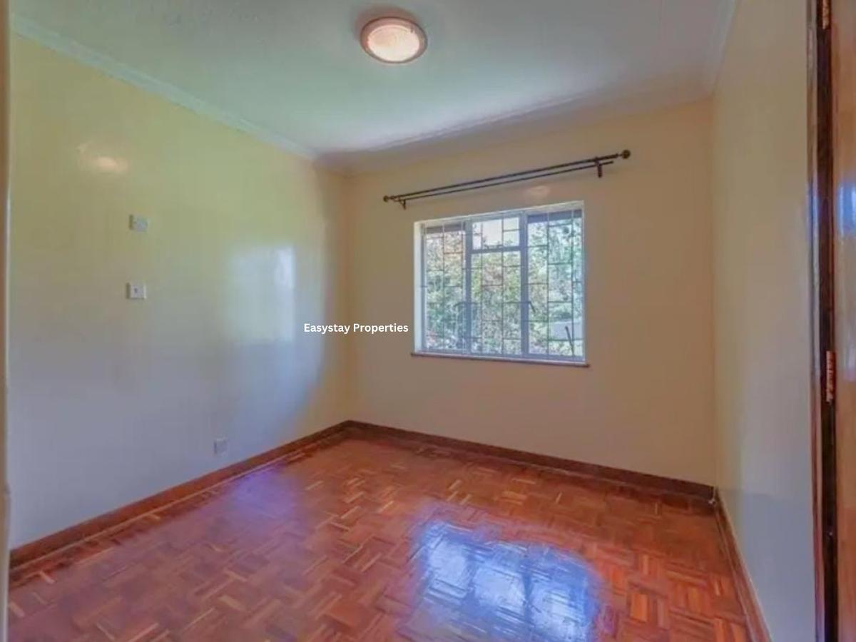 4 Bed House with En Suite in Lavington - 6