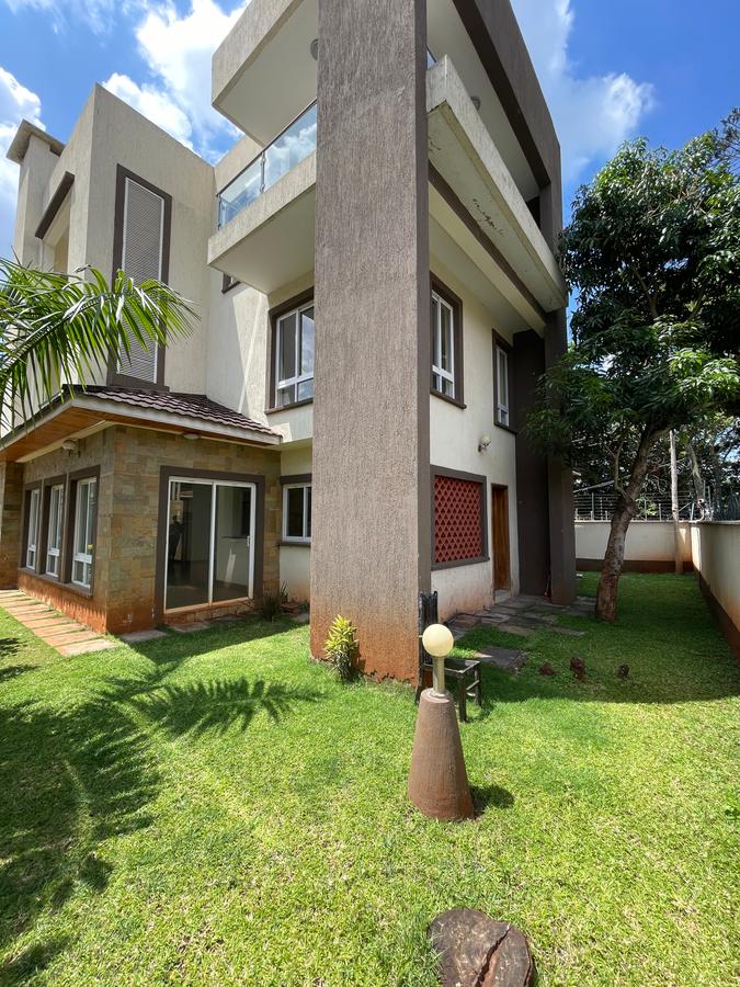 5 Bed Villa with En Suite in Lavington - 1