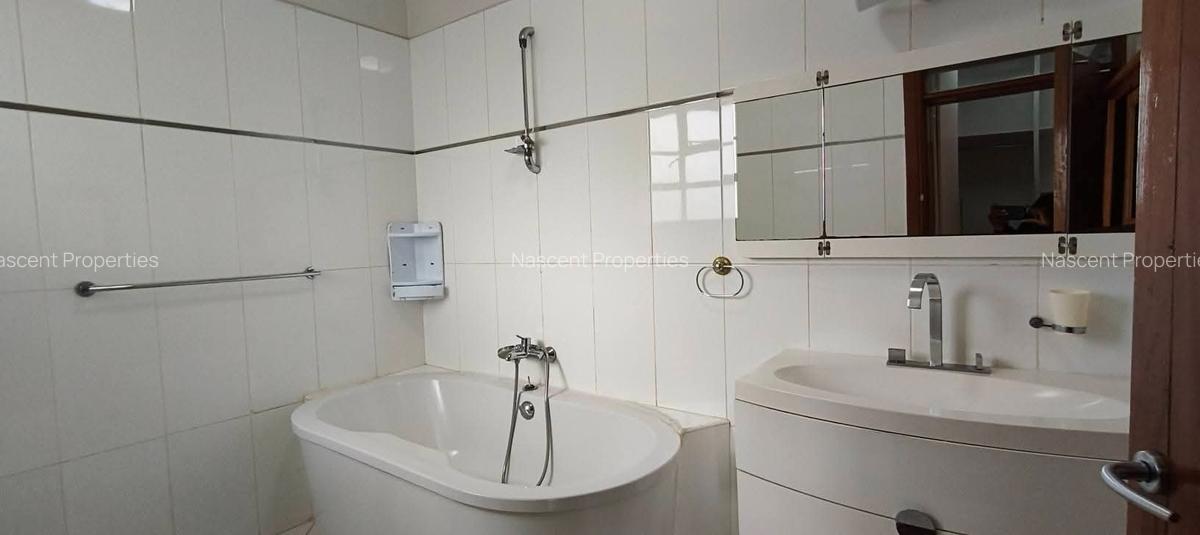 4 Bed House with En Suite in Runda - 11