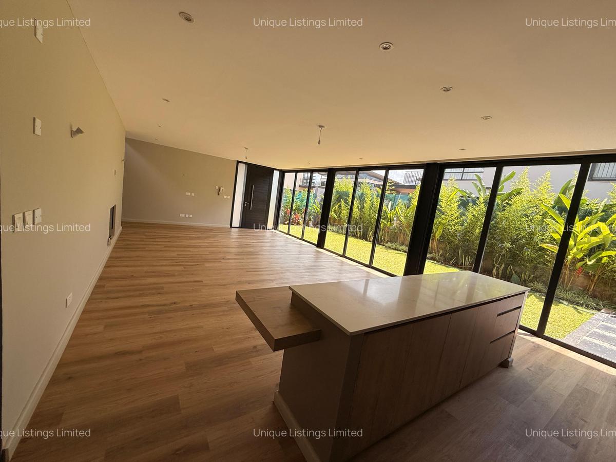 4 Bed Villa with En Suite in Runda - 4