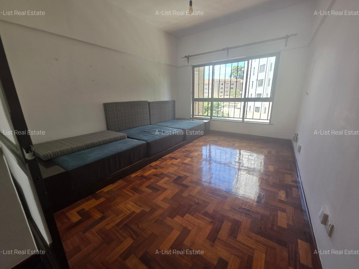 4 Bed Apartment with En Suite at Brookside Drive - 8