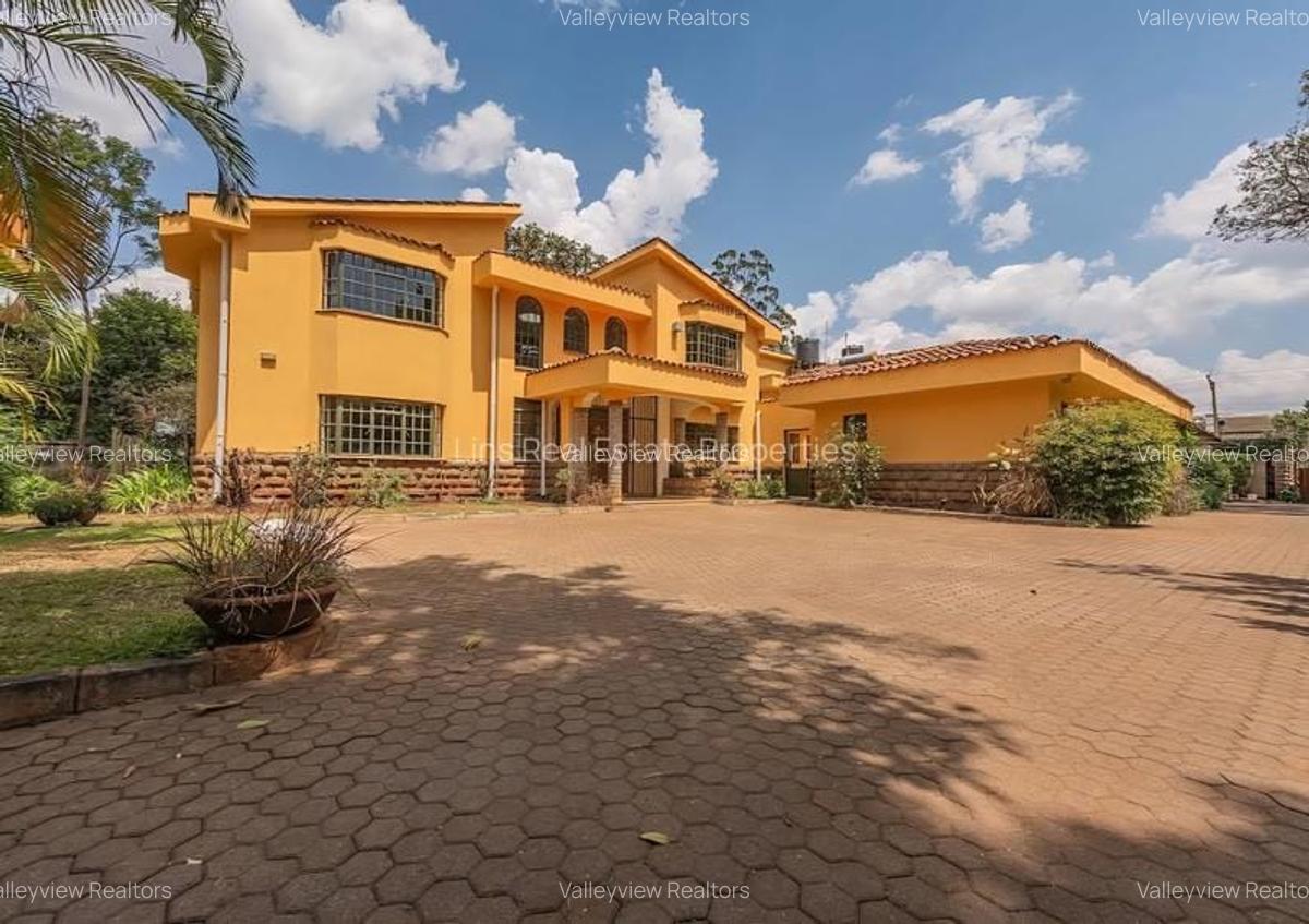 4 Bed Townhouse with En Suite at Lavington - 1