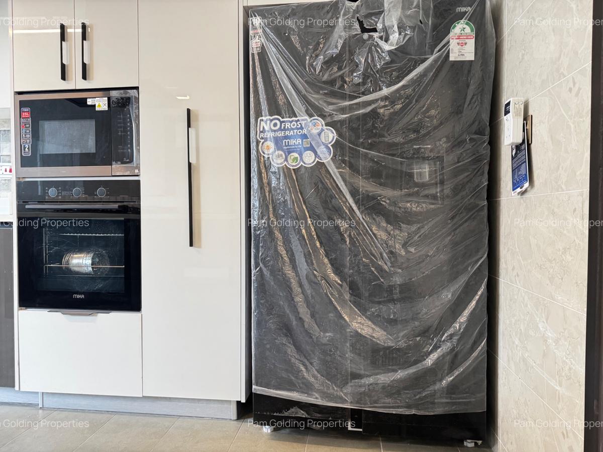 3 Bed Apartment with En Suite in Riverside - 5