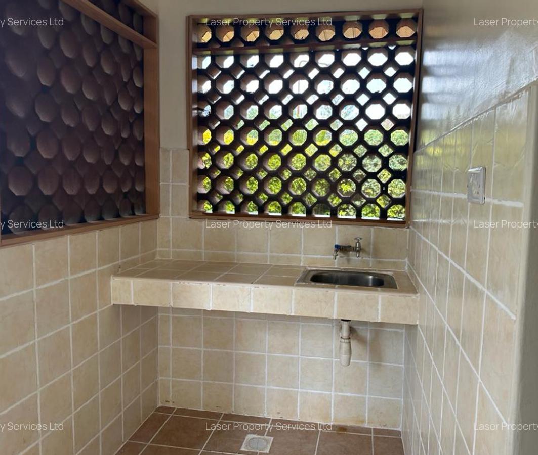 4 Bed House with En Suite in Kiambu Road - 4