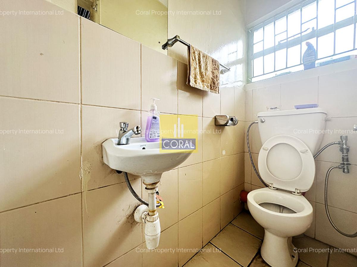 7,500 ft² Warehouse with Parking in Industrial Area - 12