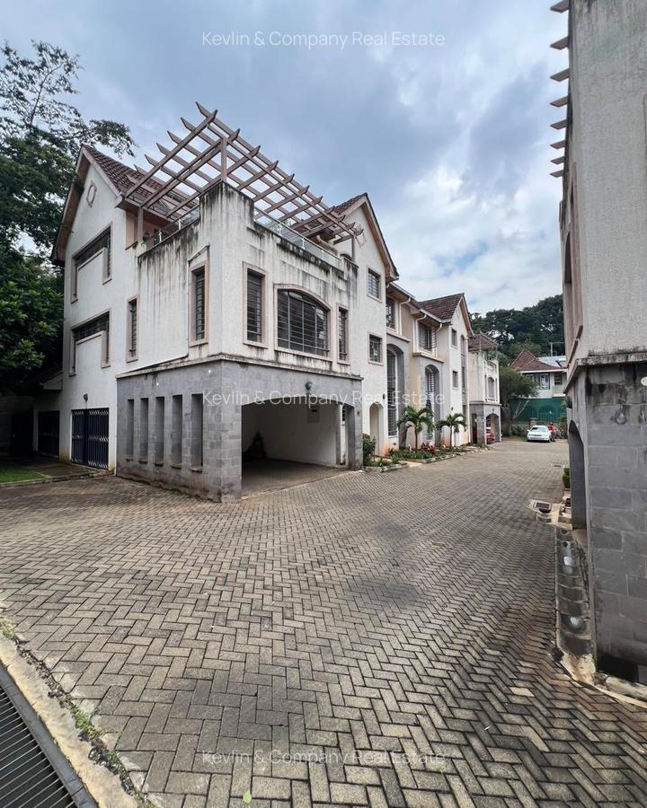 5 Bed Townhouse with En Suite in Lavington - 1