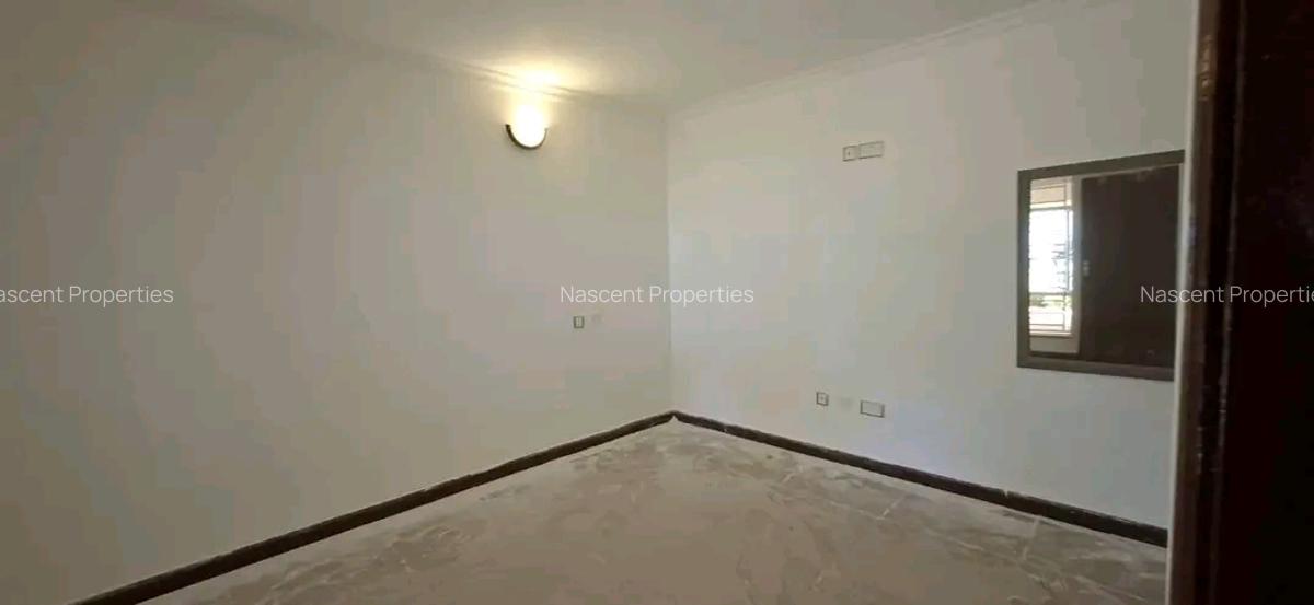 4 Bed House with En Suite in Runda - 17