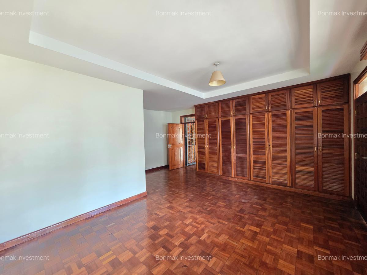5 Bed House with En Suite at Old Runda. - 17
