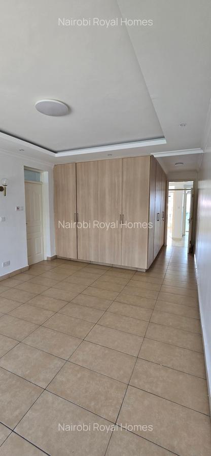 3 Bed Apartment with En Suite at Lavington - 18