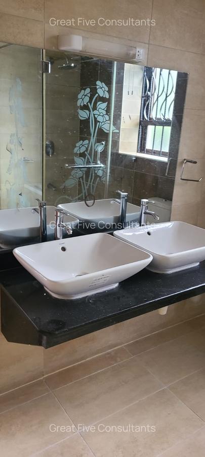 5 Bed Villa with En Suite in Runda - 14