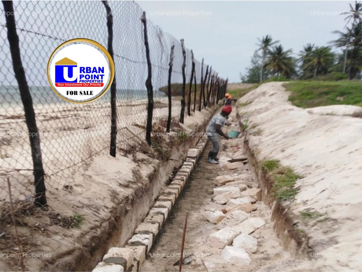 1 Bed Apartment with En Suite in Kikambala - 16