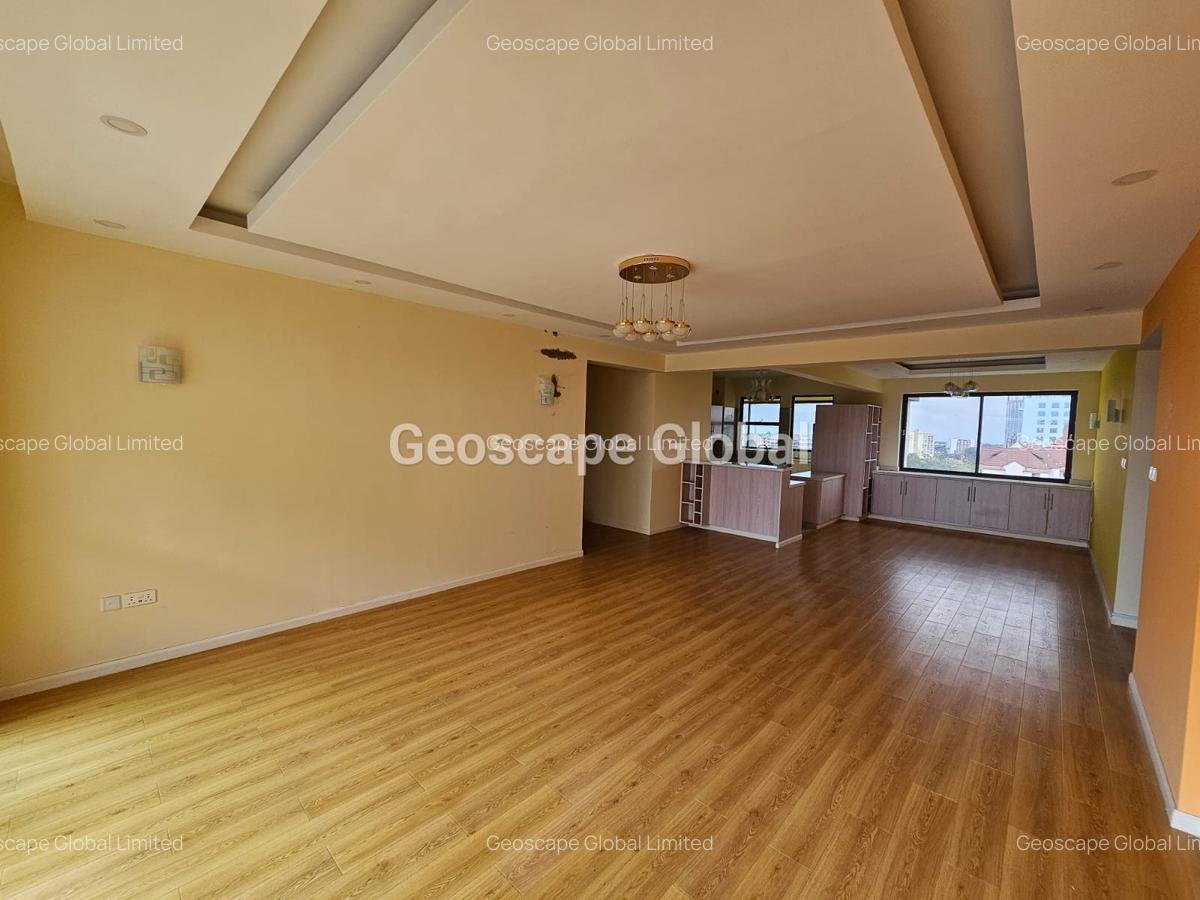 3 Bed Apartment with En Suite in Brookside - 2