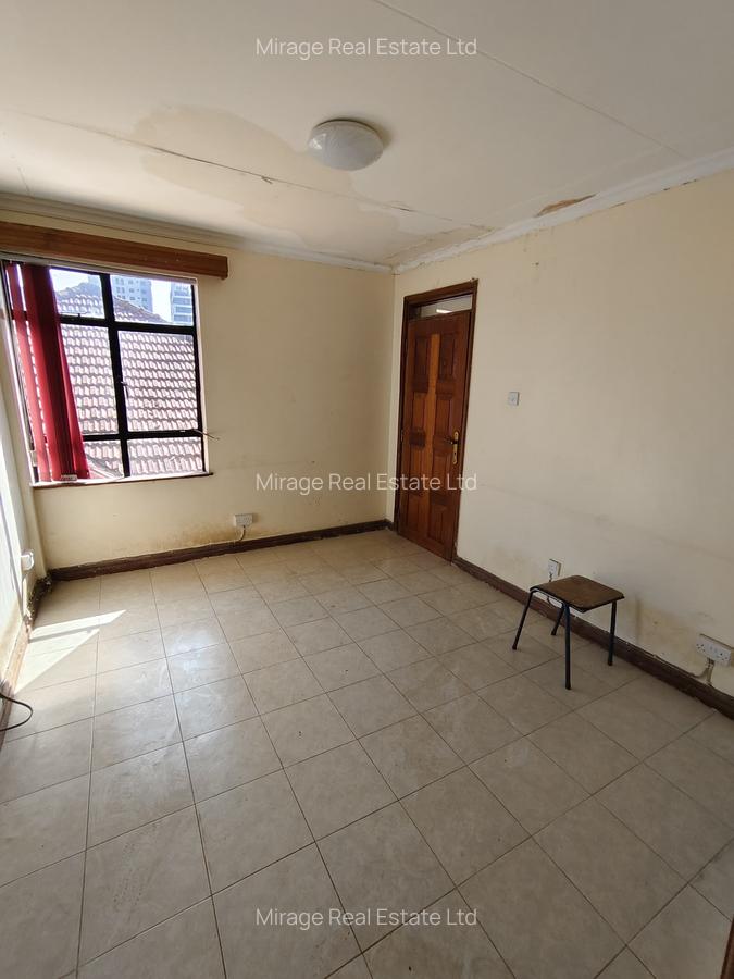 Commercial Property with Service Charge Included in Kilimani - 5