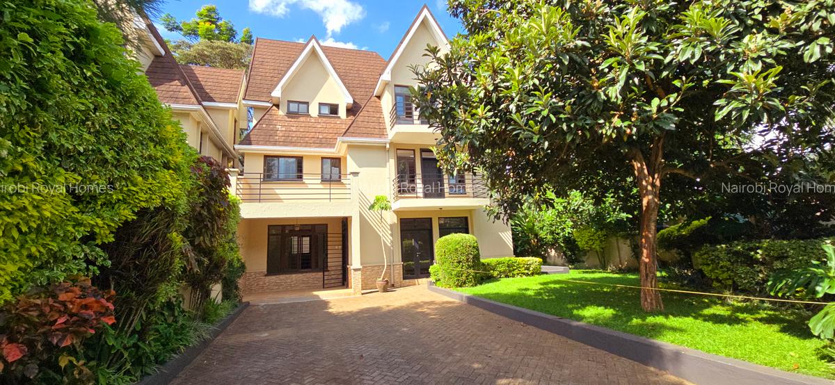 5 Bed Townhouse with En Suite at Lavington Green - 1