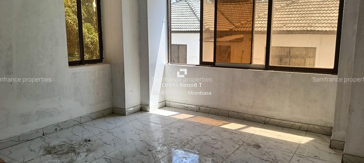 3 Bed Apartment with En Suite at Tudor - 12