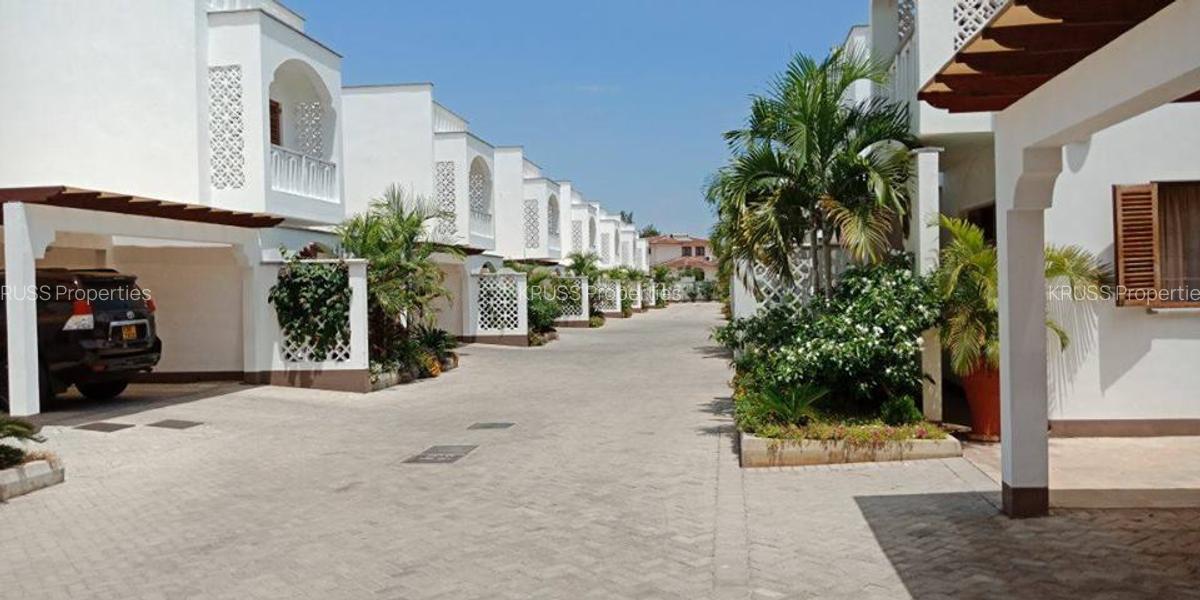 4 Bed Villa with En Suite at Hr2353 - 1