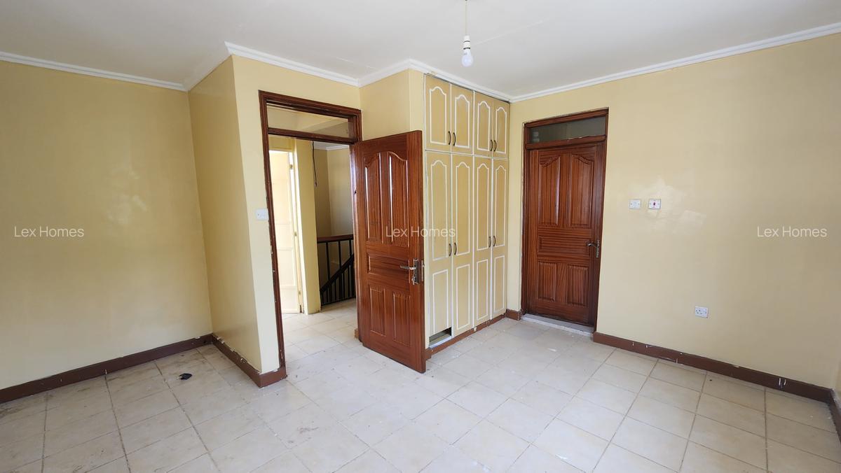 4 Bed House with En Suite at Rimpa Road - 14