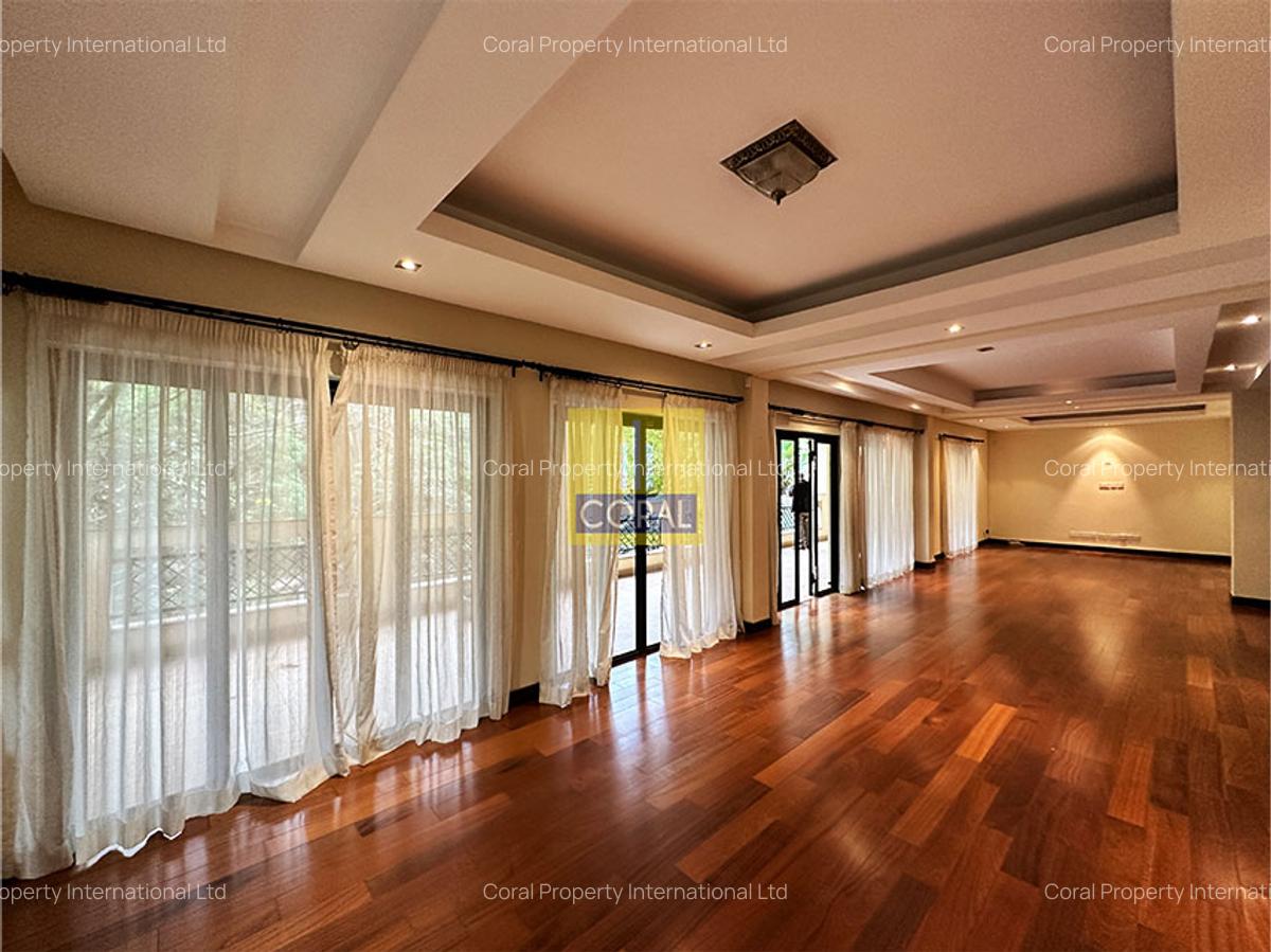 4 Bed Apartment with En Suite in Riverside - 4