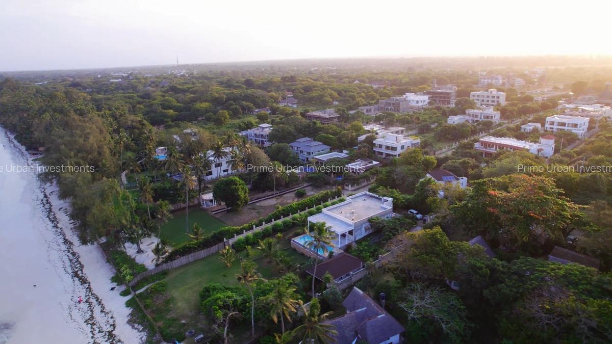 8 Bed House with En Suite in Diani - 12
