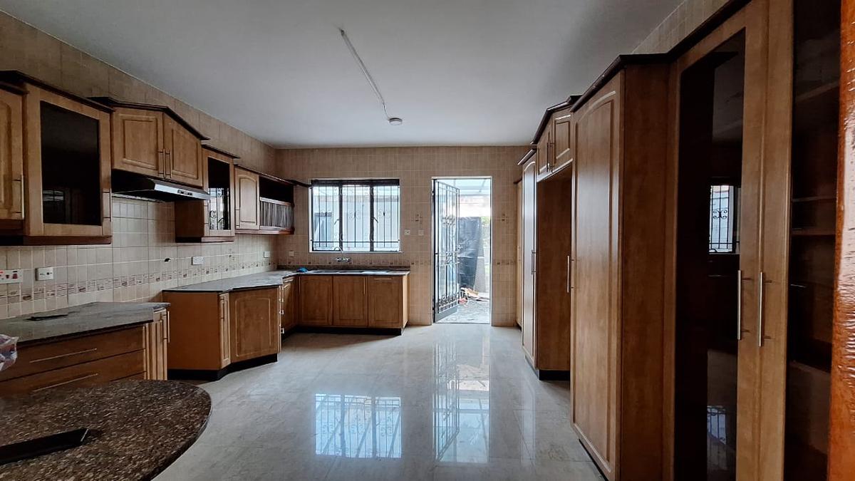 4 Bed Townhouse with En Suite in Westlands Area - 15