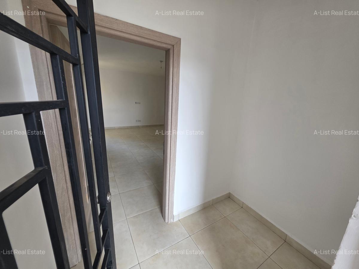 1 Bed Apartment with En Suite at Lantana Road - 2