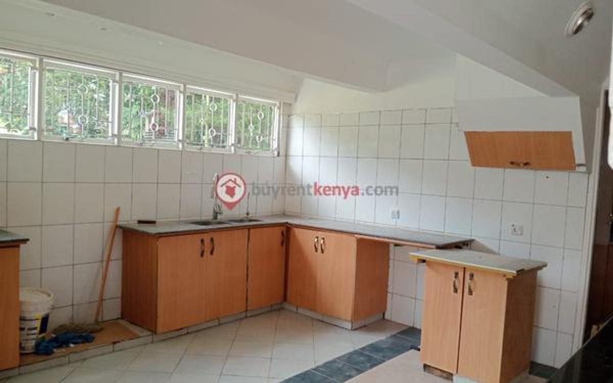 5 Bed Villa with En Suite at Ndege Road - 14