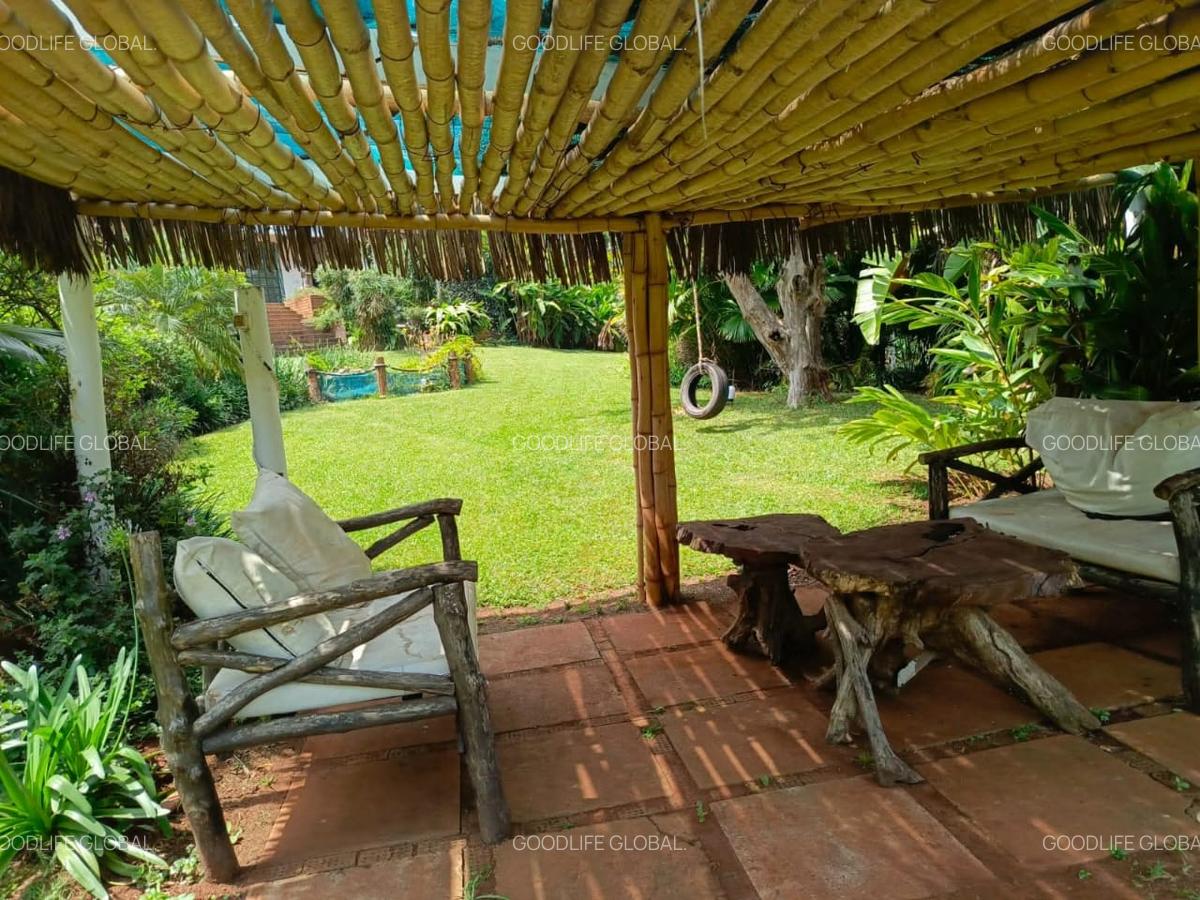 4 Bed House with En Suite at Ridgeways - 13