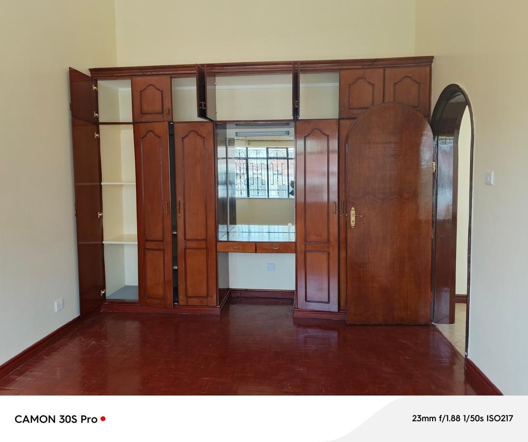 5 Bed House with En Suite at Riverside - 13 5 Bed House with En Suite at Riverside - 13
