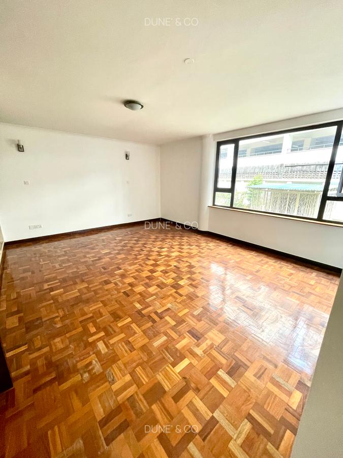 3 Bed Apartment with En Suite in Riverside - 14