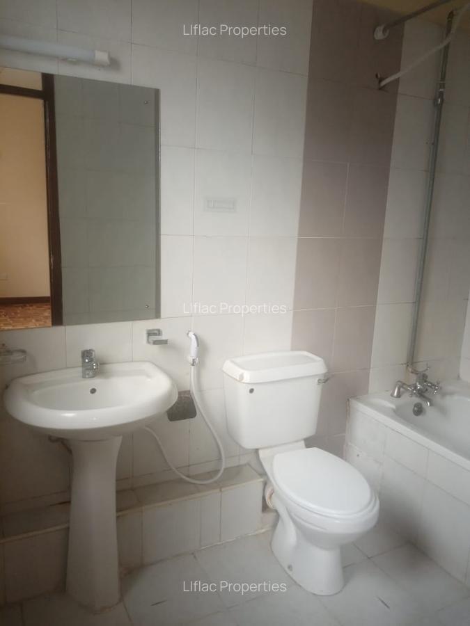 4 Bed Apartment with En Suite at Dennis Pritt - 19