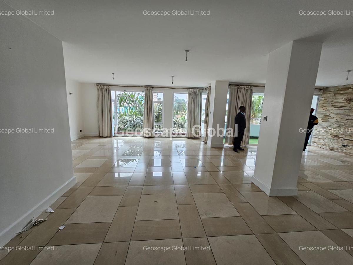 3 Bed Apartment with En Suite in Riverside - 5