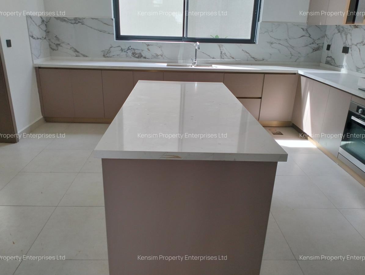 5 Bed Townhouse with En Suite in Lavington - 6