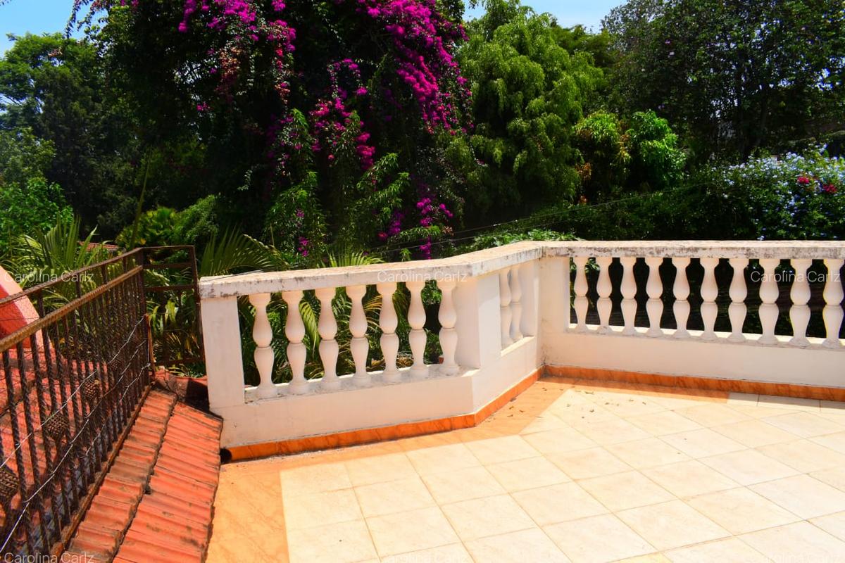 4 Bed House with En Suite in Westlands Area - 15