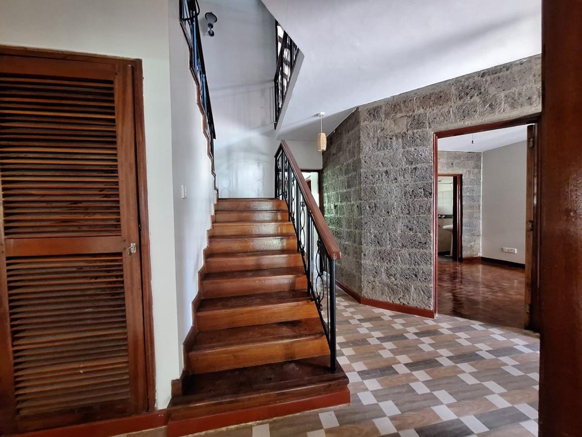 4 Bed Townhouse with En Suite in Spring Valley - 19