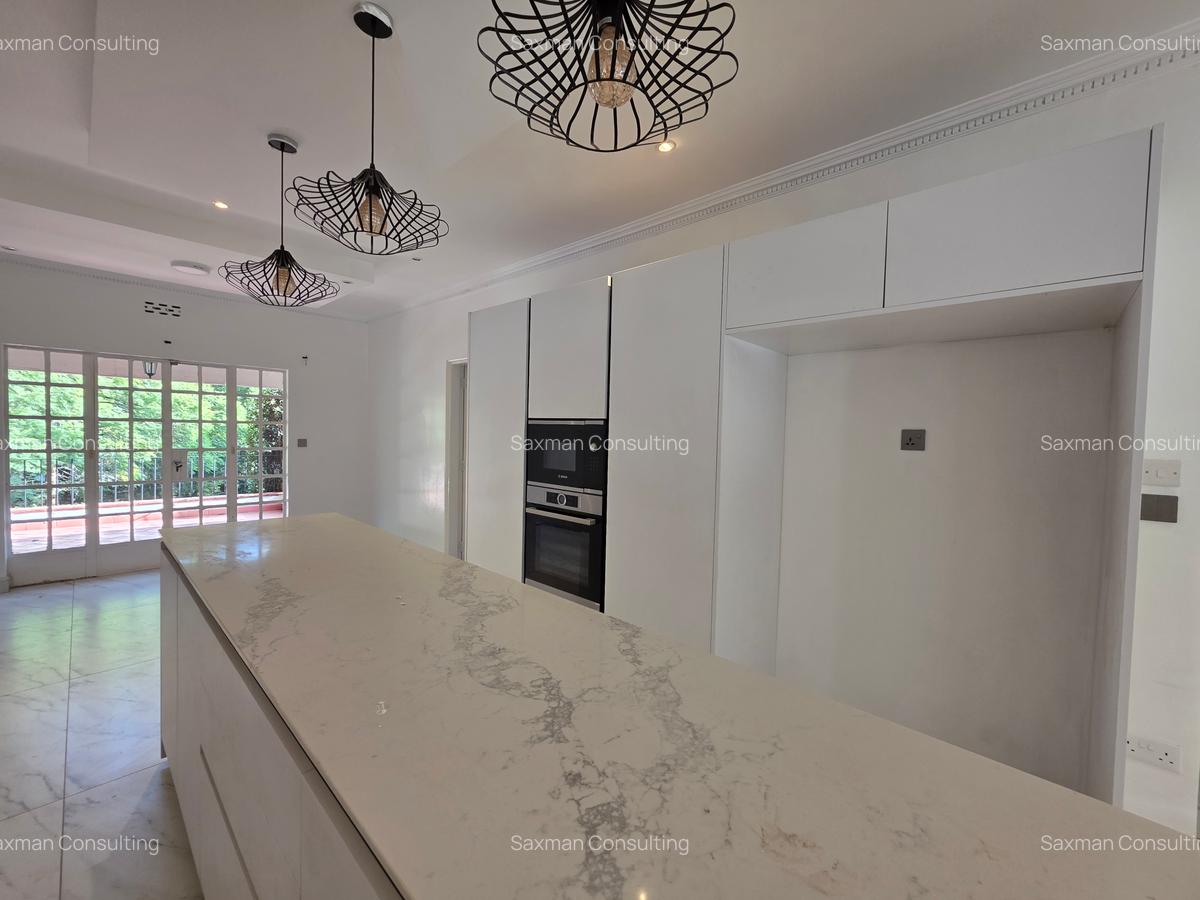 4 Bed House with En Suite in Lavington - 15