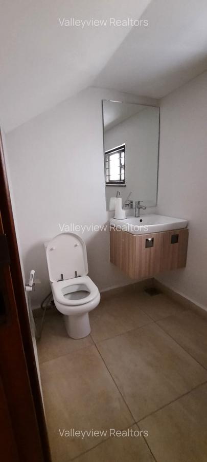 5 Bed Townhouse with En Suite at Lavington - 10