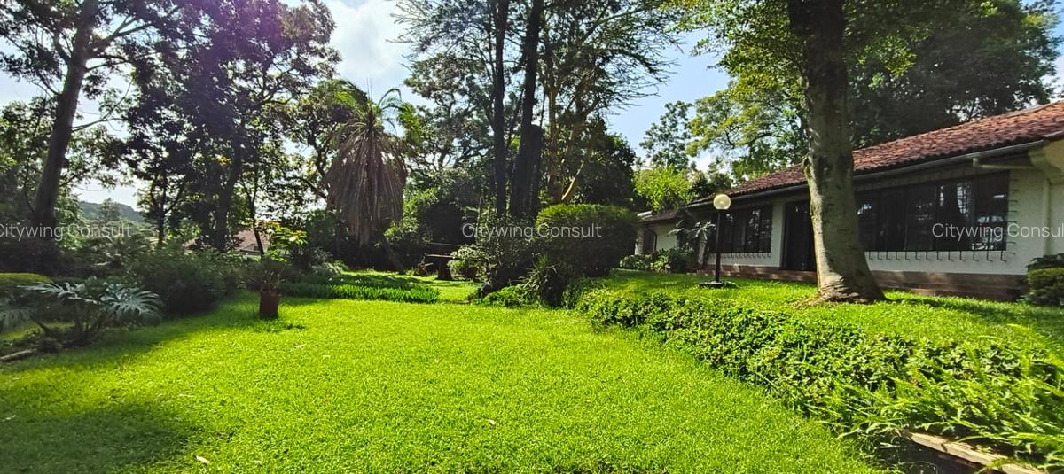 4 Bed House with En Suite in Rosslyn - 4