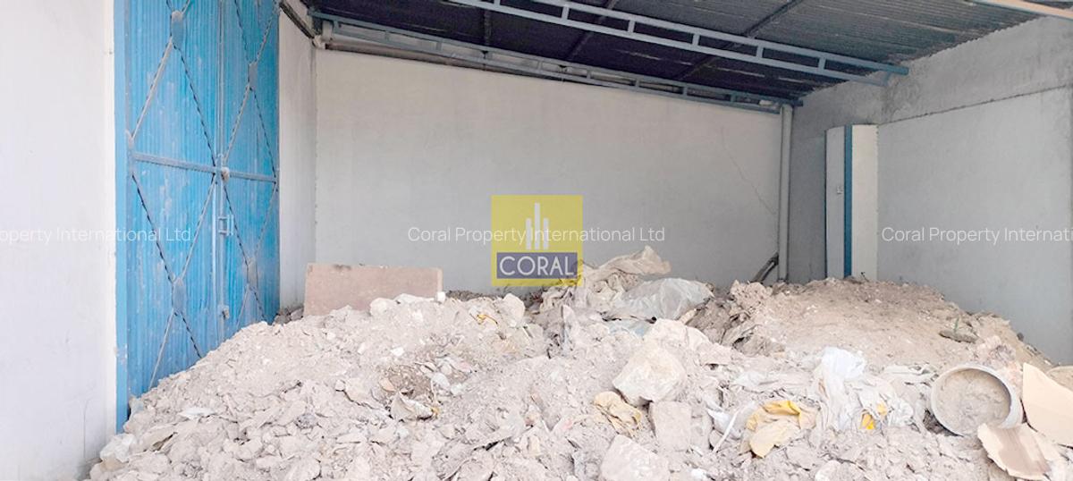 5,000 ft² Warehouse in Industrial Area - 2