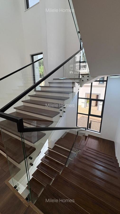 5 Bed Villa with En Suite in Lavington - 16