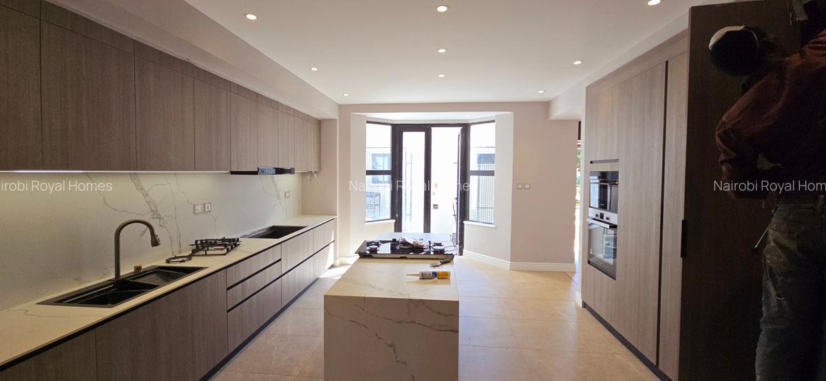 4 Bed House with En Suite at Palm Valley - 11