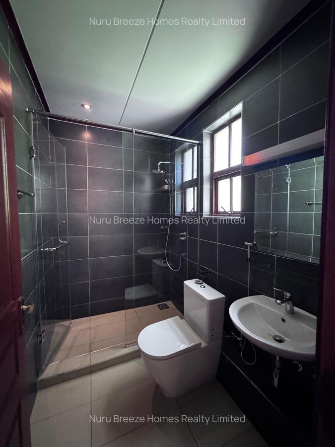 4 Bed Townhouse with En Suite in Lavington - 10