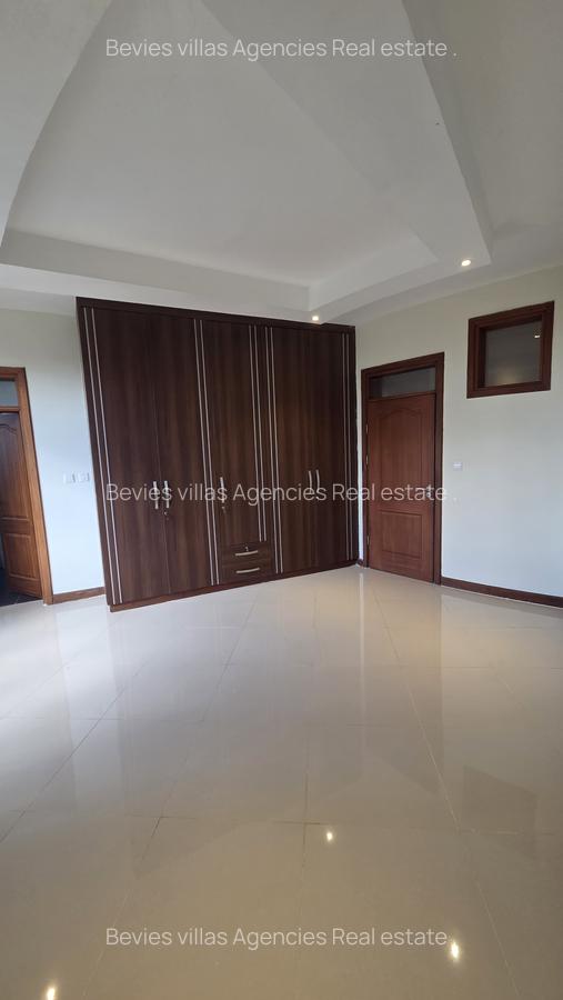 4 Bed Apartment with En Suite at General Mathenge - 15
