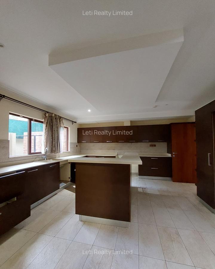 5 Bed Townhouse with En Suite in Lavington - 12