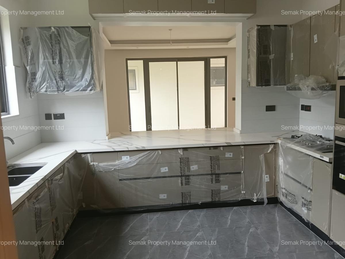 6 Bed Townhouse with En Suite in Lavington - 6