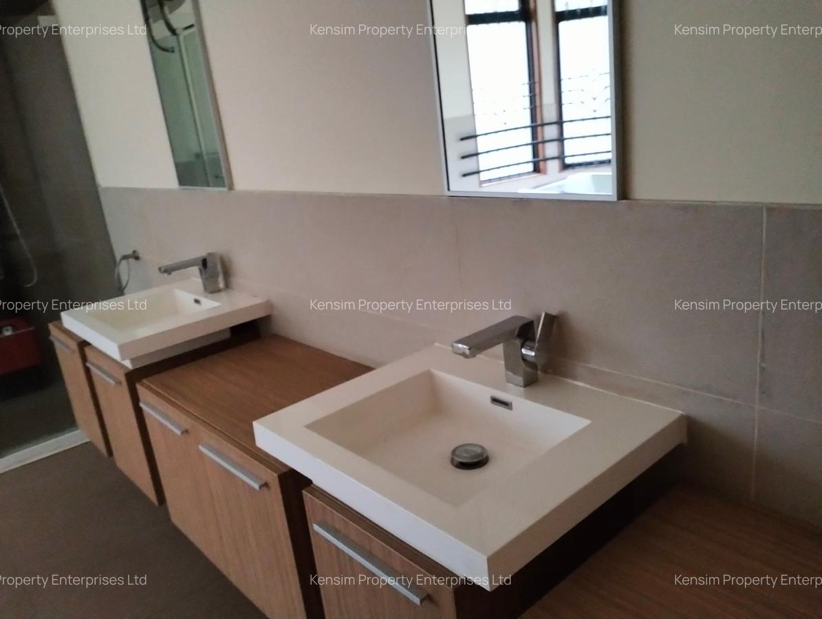 5 Bed Townhouse with En Suite in Kyuna - 18