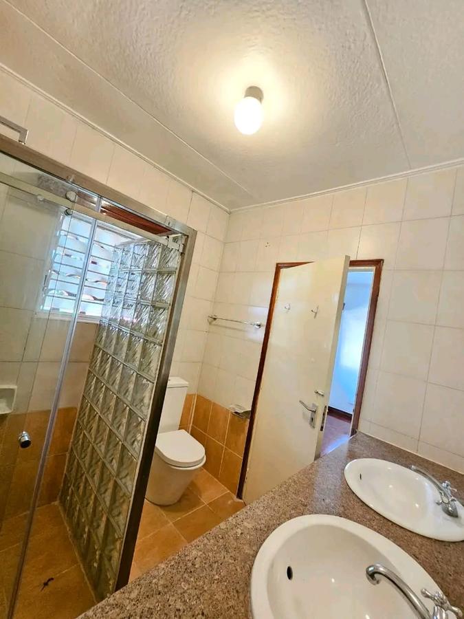 4 Bed House with En Suite in Runda - 13