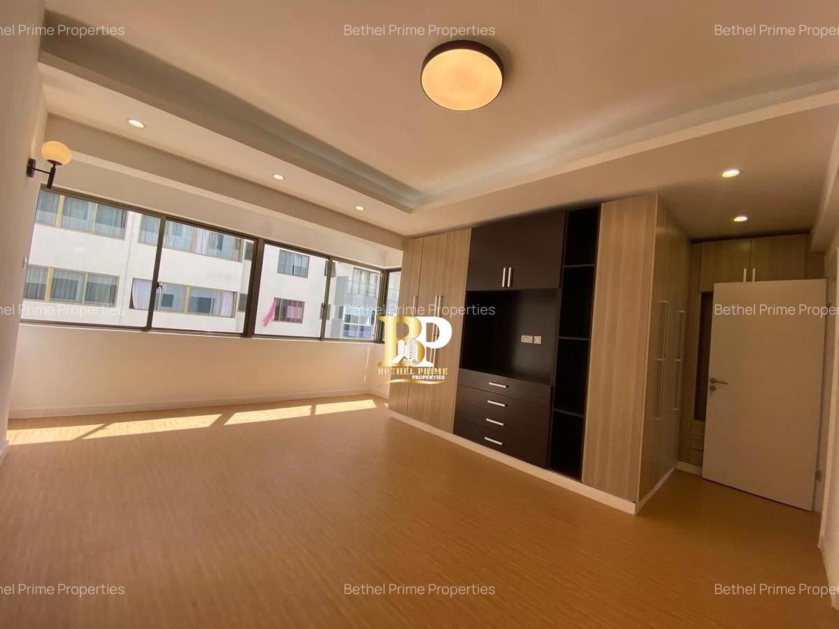 3 Bed Apartment with En Suite in Lavington - 2